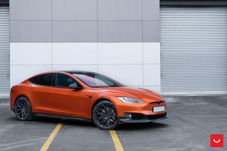  Tesla Model S on Vossen Wheels (HF-2) 2019 года  (фото 1 из 5)